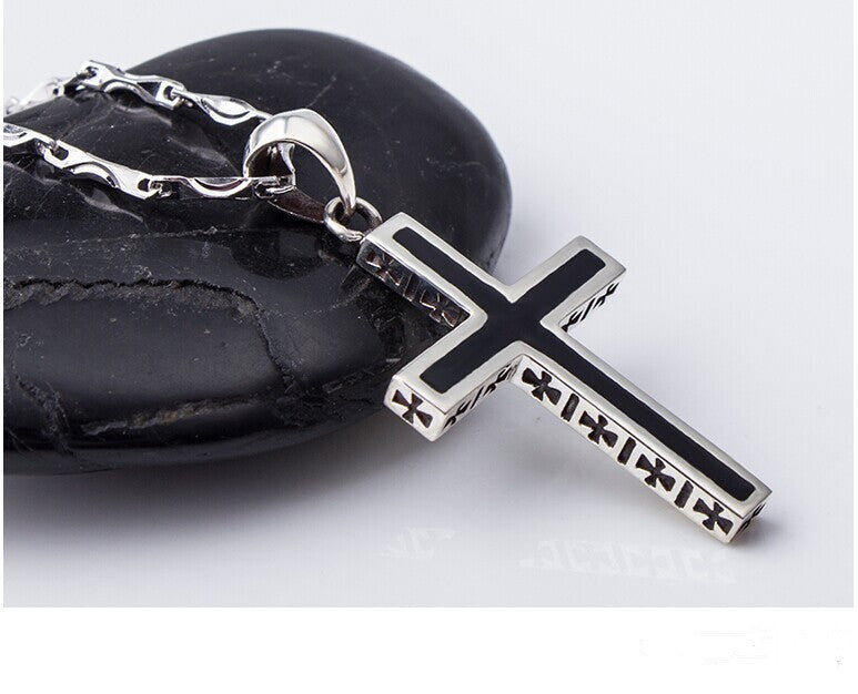 Domineering cross silver necklace