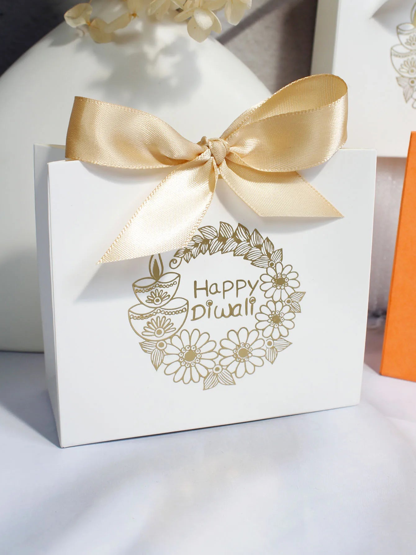 Indian Diwali candy box with four styles of ribbons, suitable for festivals, parties, family gatherings, and other occasions