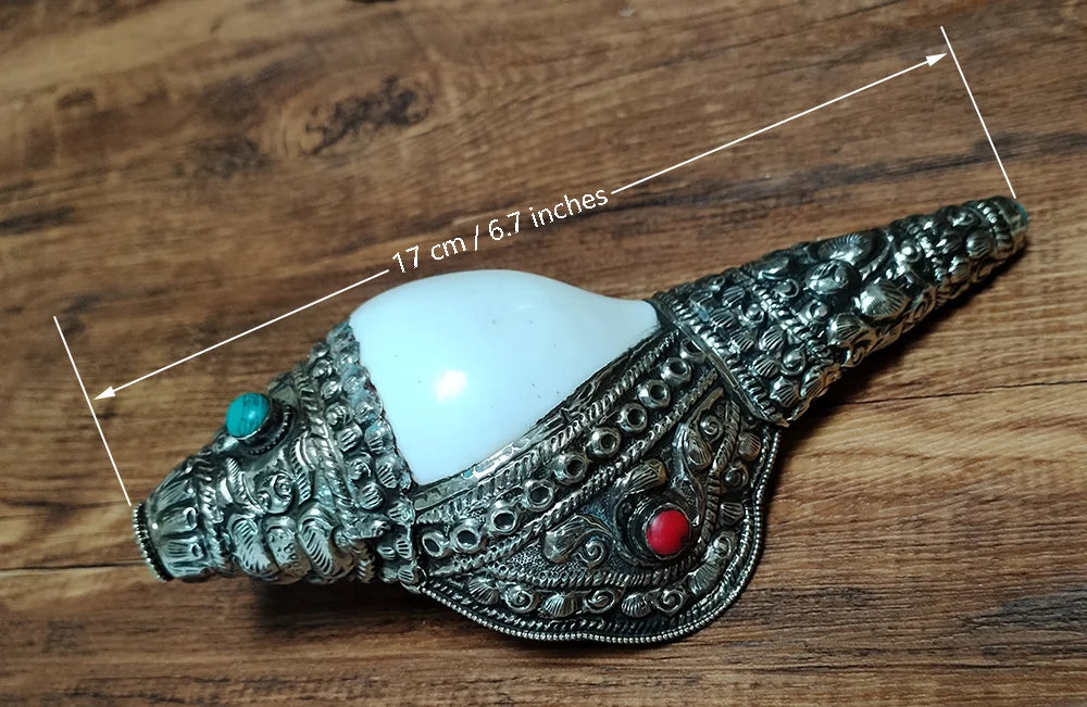Handmade Nepal Silver Conch Shell Trumpet Indian Chank Tibetan Turquoise Coral Inlay Horn Trumpet Statue for Pooja Decorative