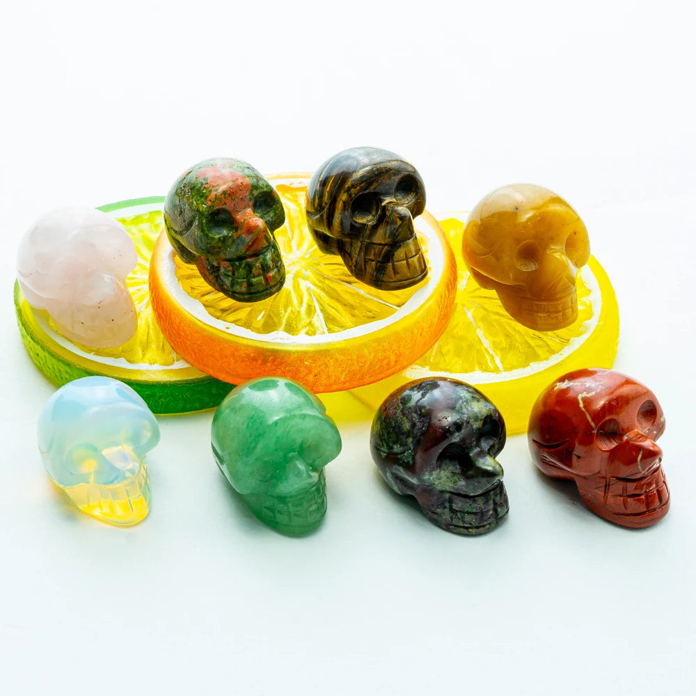Natural Crystals Skulls Mineral Ghost Head Polished Carved Halloween Gift Desktop Home Decor Stone Crafts Skull Statues 14colors
