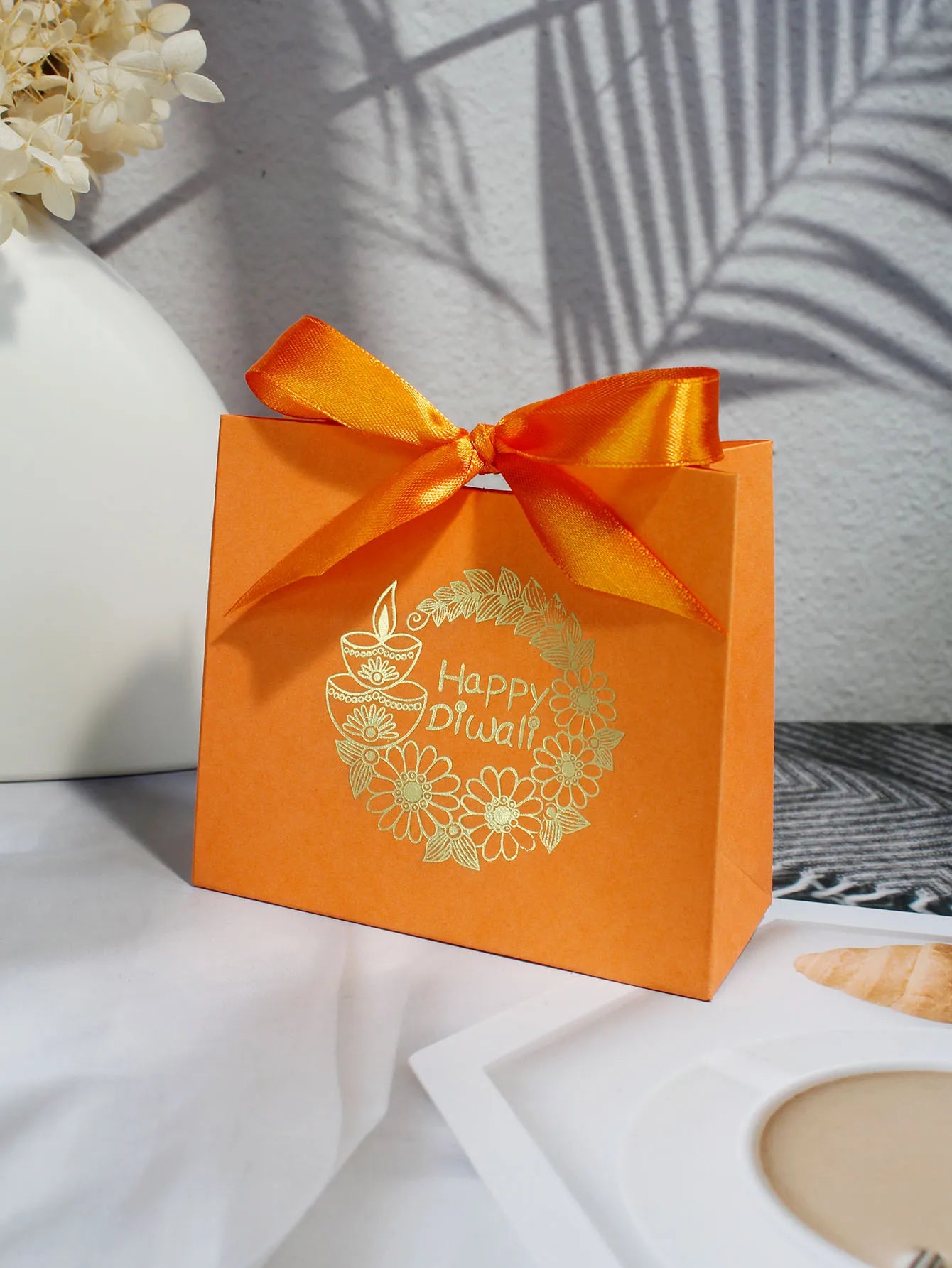 Indian Diwali candy box with four styles of ribbons, suitable for festivals, parties, family gatherings, and other occasions